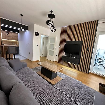 Stan Na Dan Viktor-Lukavica Apartment SJJ Exterior foto