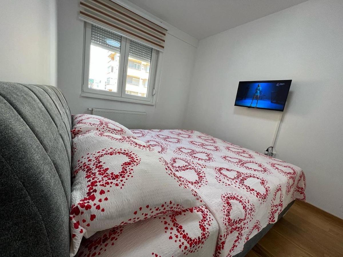Stan Na Dan Viktor-Lukavica Apartment SJJ Exterior foto