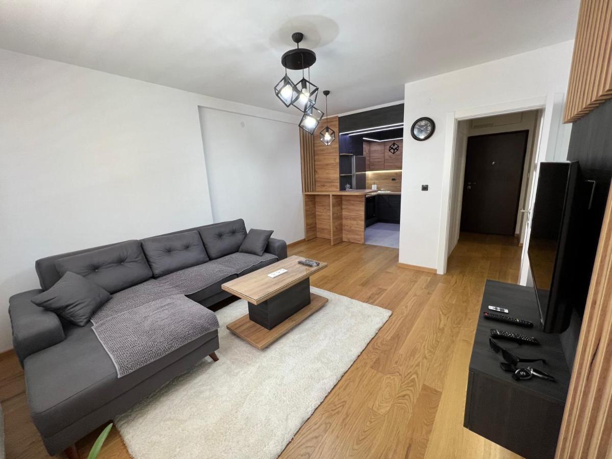 Stan Na Dan Viktor-Lukavica Apartment SJJ Exterior foto