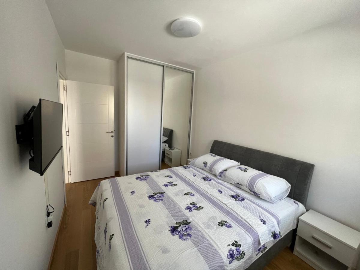 Stan Na Dan Viktor-Lukavica Apartment SJJ Exterior foto