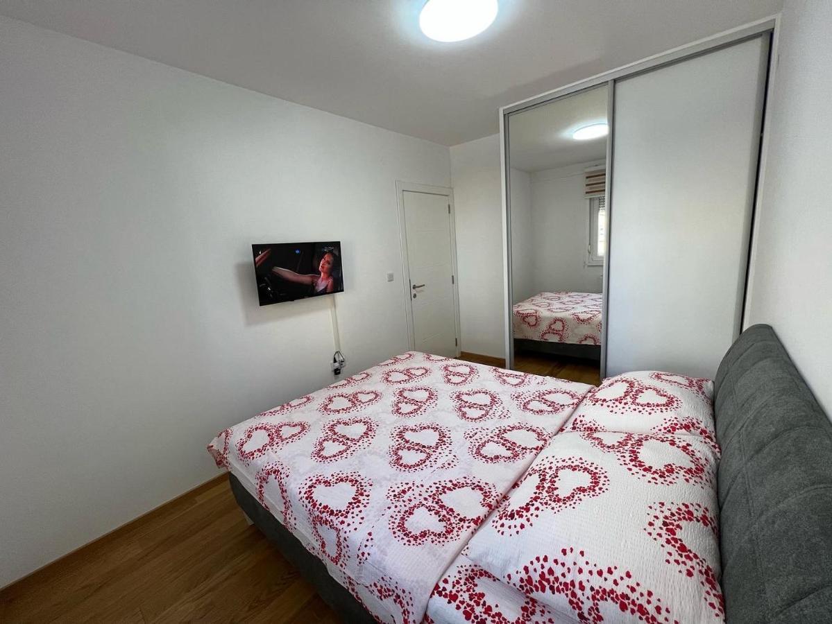 Stan Na Dan Viktor-Lukavica Apartment SJJ Exterior foto