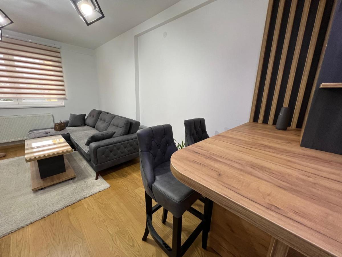 Stan Na Dan Viktor-Lukavica Apartment SJJ Exterior foto
