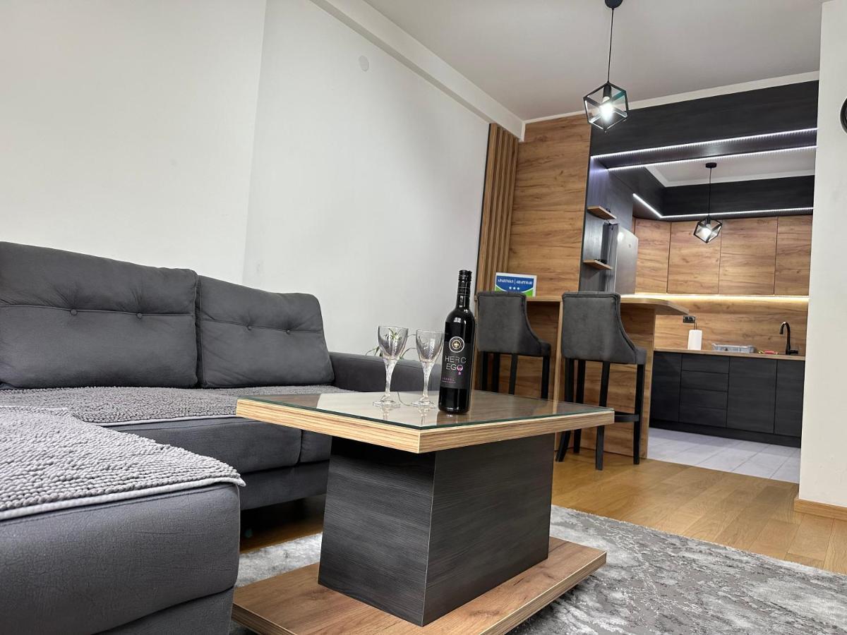 Stan Na Dan Viktor-Lukavica Apartment SJJ Exterior foto