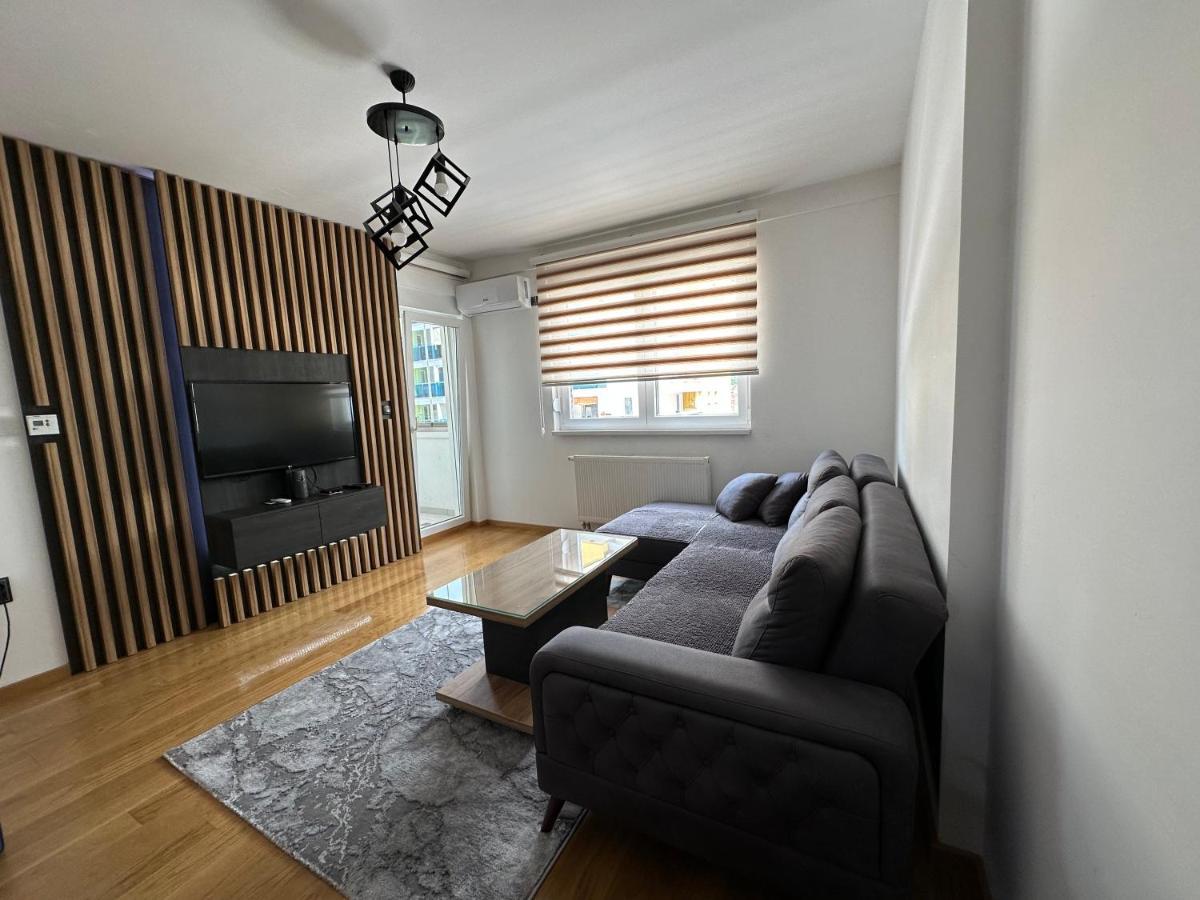Stan Na Dan Viktor-Lukavica Apartment SJJ Exterior foto