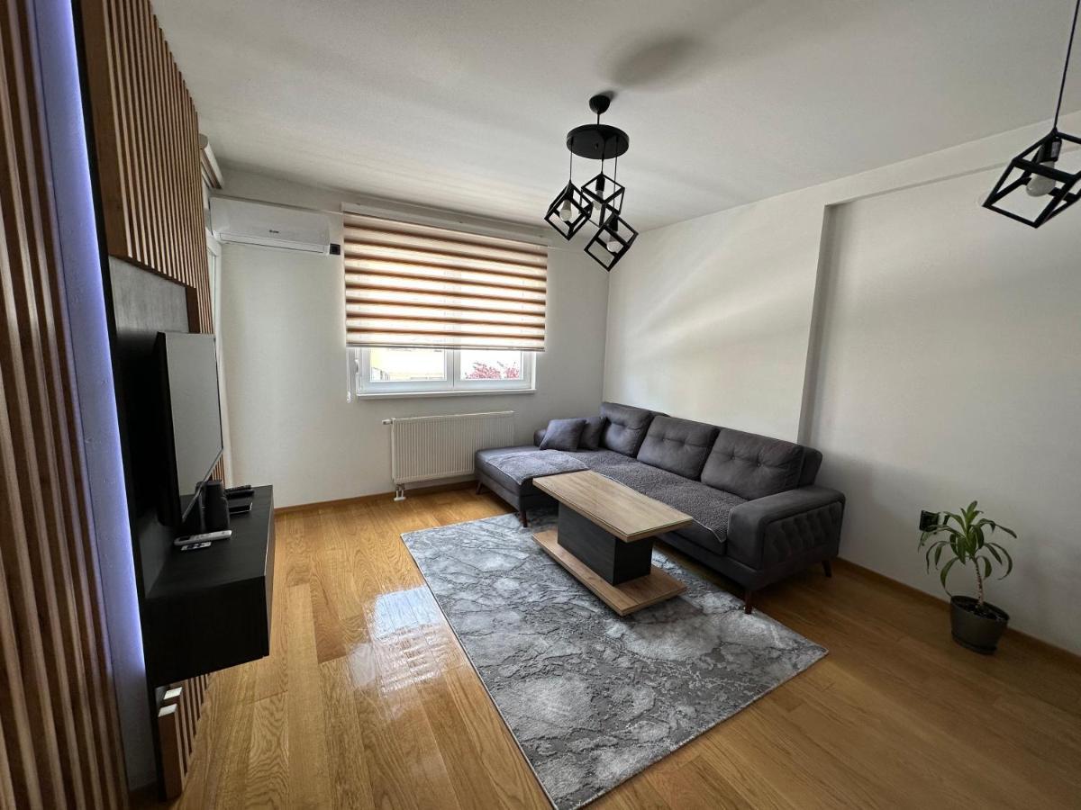 Stan Na Dan Viktor-Lukavica Apartment SJJ Exterior foto